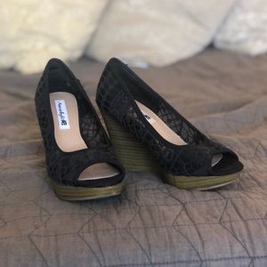 American Eagle peep toe wedge
